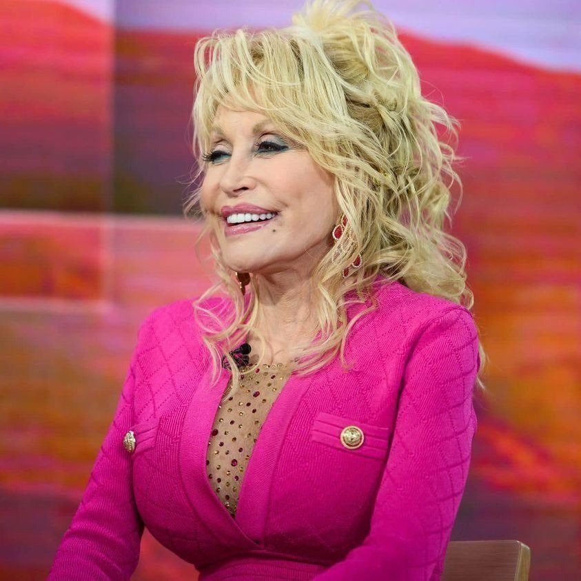 Dolly Parton has announced that she will stop traveling and spend more time at home with her husband.